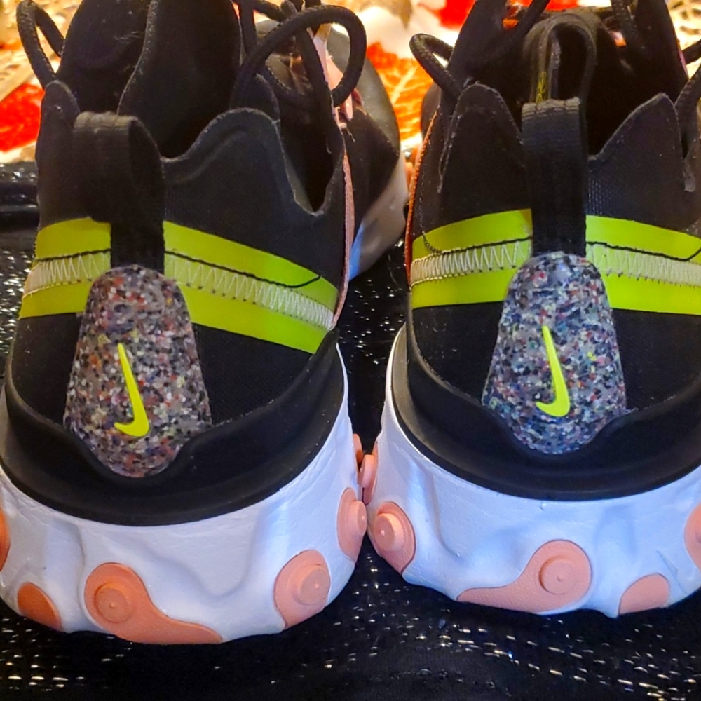 Women sneakers size 10.5